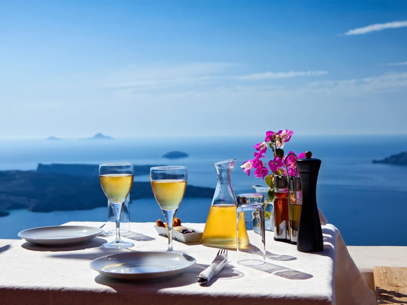 Santorini : The most extraordinary island in the Aegean